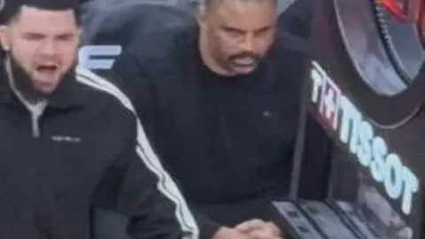 “重磅交易揭秘！湖人有望迎场均双位数神锋，4换1大动作，艾顿位置恐不保！”